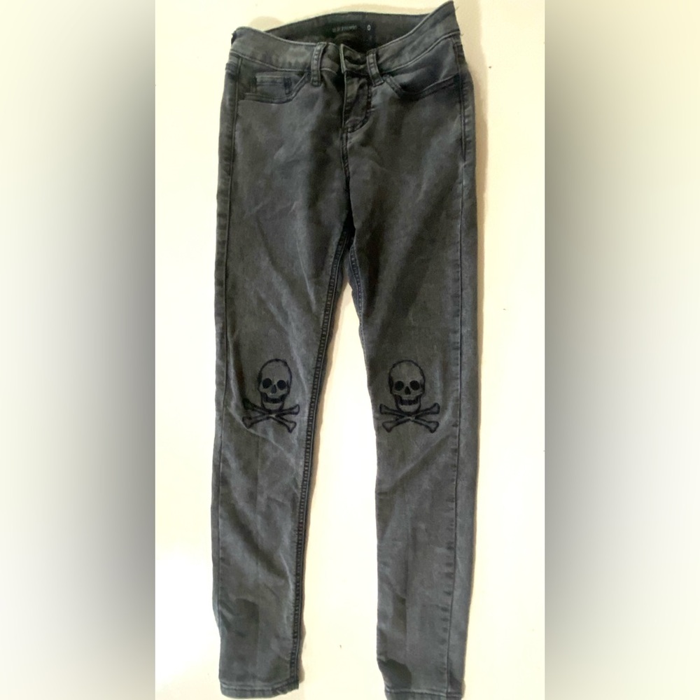 Brand: Blackheart Skinny Jean Size: 0 Color: Black/Gray